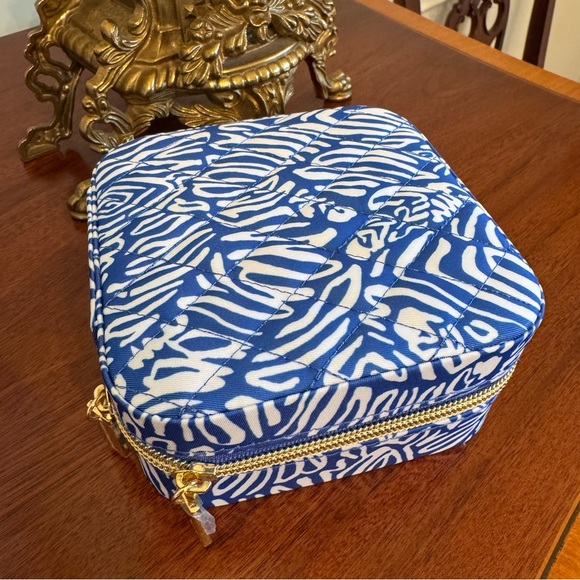 Lilly Pulitzer Quilted Travel Jewelry Case – Martinique Blue Zee Bebe – New - Picture 11 of 13